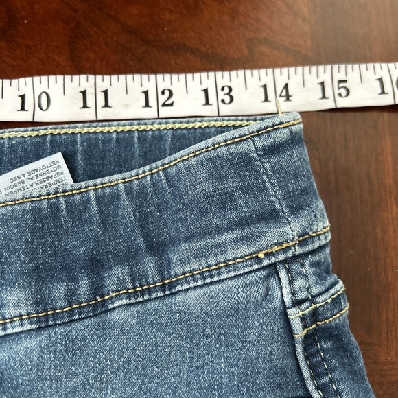 Signature Levi Strauss Women's Totally Shaping Pull-on Skinny Jeans Sz 4M 28x30 - Picture 6 of 9